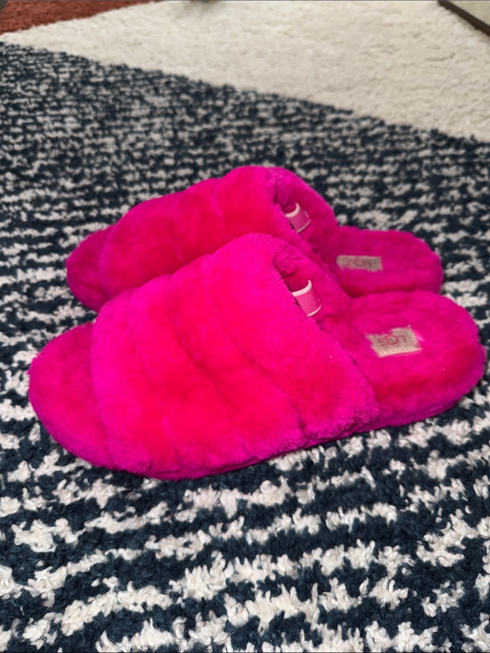 UGG Hot Pink Fluff Slippers - Size 11 - Picture 5 of 8
